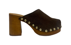 Zoccolo in PELLE SCAMOSCIATA TESTA DI MORO con borchie oro